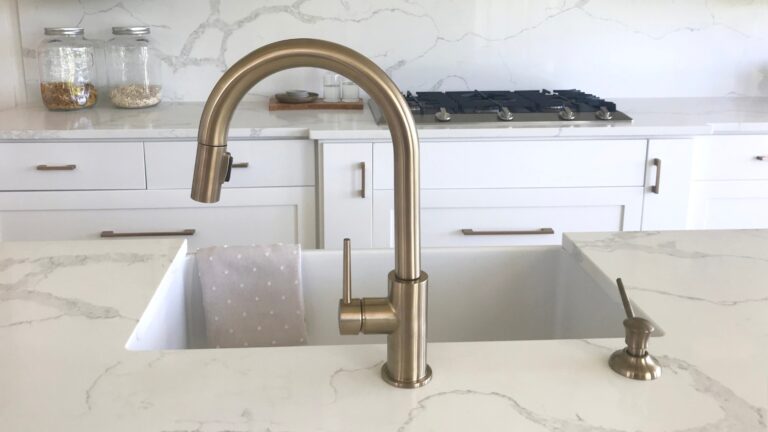 Avantages et inconvénients des comptoirs de cuisine en pierre reconstituée